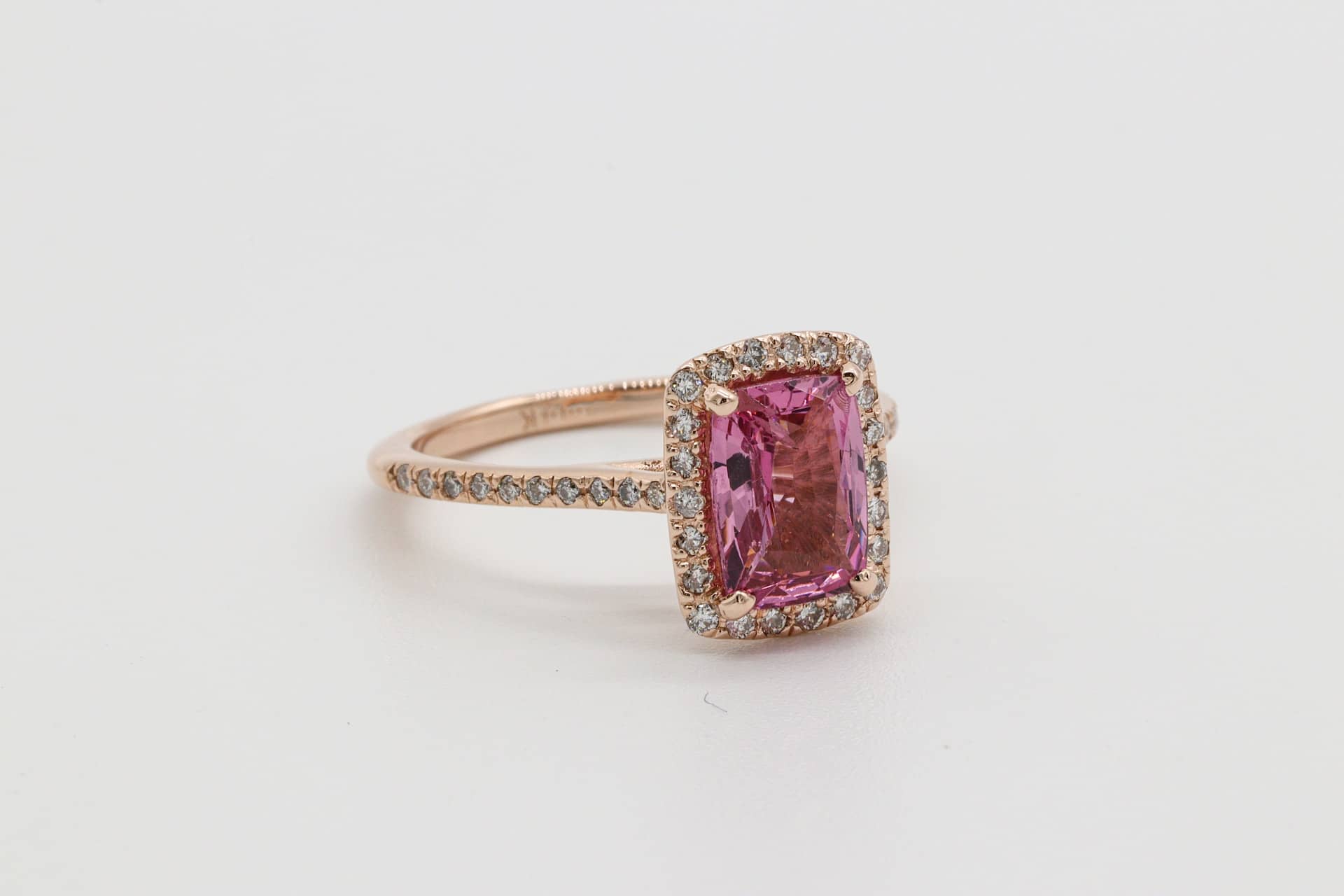 A gold pink tourmaline ring